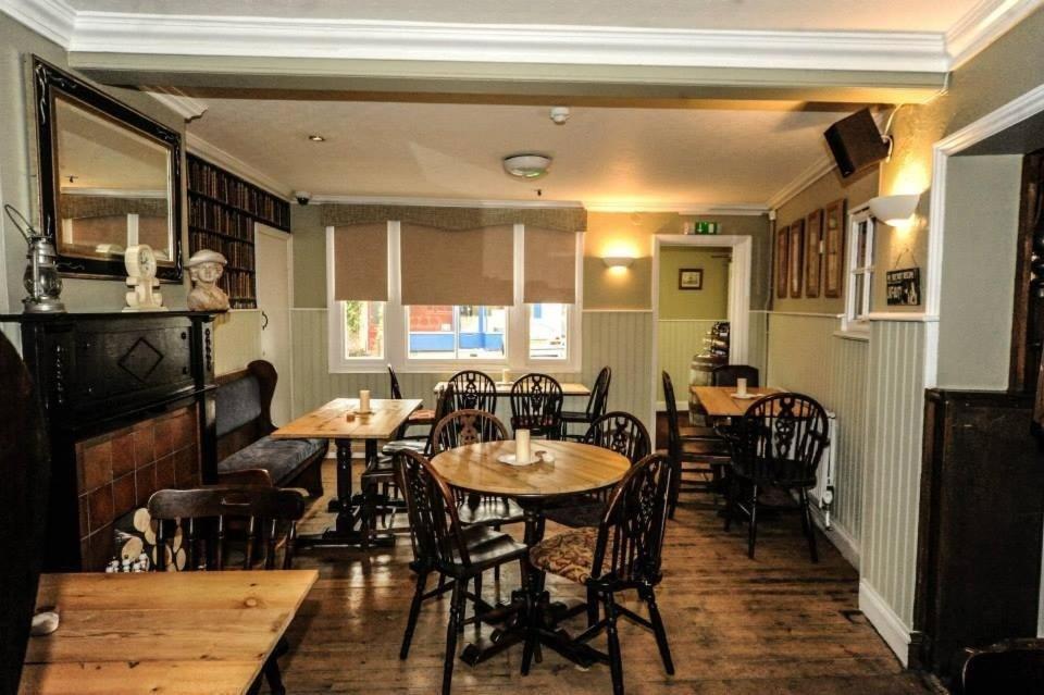 The Carpenter'S Arms Hotel Cambridge  Exterior foto